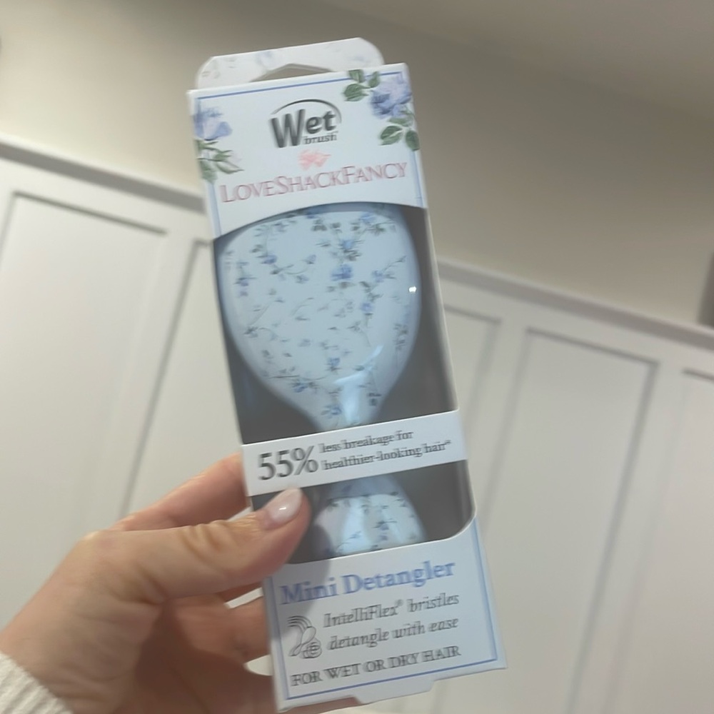 NWT - LoveShackFancy x Wet Brush - Mini Detangler - English Ivy - Blue